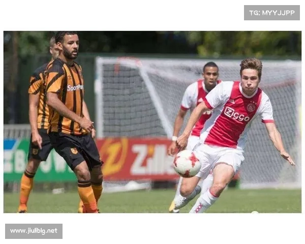 如何从球队发展与文化差异理解埃因青年与阿贾青年队的独特性