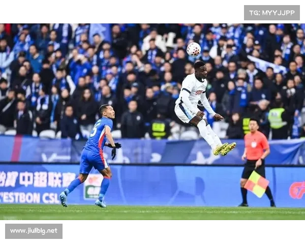 大连英博与上海申花激战回顾精彩瞬间 展现足球魅力与激情对决 大连英博与上海申花激战回顾精彩瞬间 展现足球魅力与激情对决